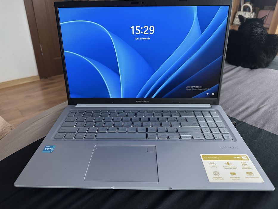 Laptop ASUS vivobook aproape nou