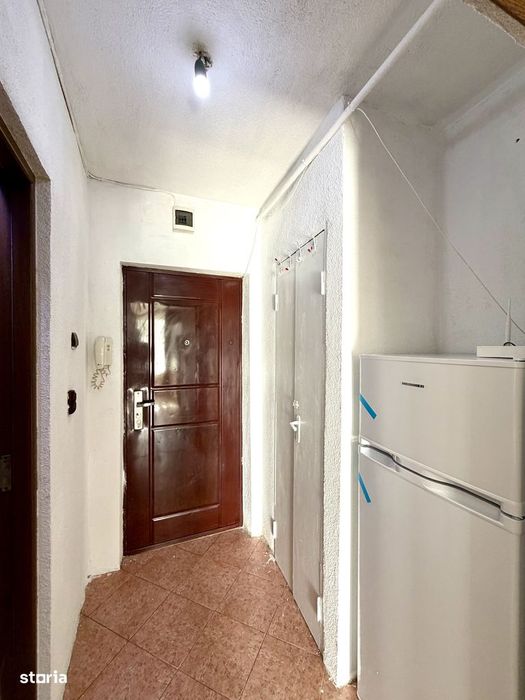 Garsonieră 30 mp etaj 3 zonă Tudor Vladimirescu mobilată preț 200 Euro