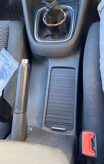 Щора зад скоростния лост за къпхолдърите за VW Golf Jetta EOS Scirocco