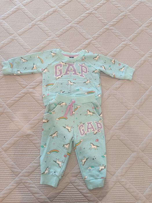 Продам комбинезоны для девочки