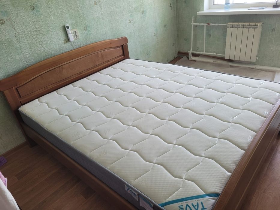 Продам диван дерево