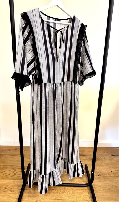 ZARA рокля с волани М размер