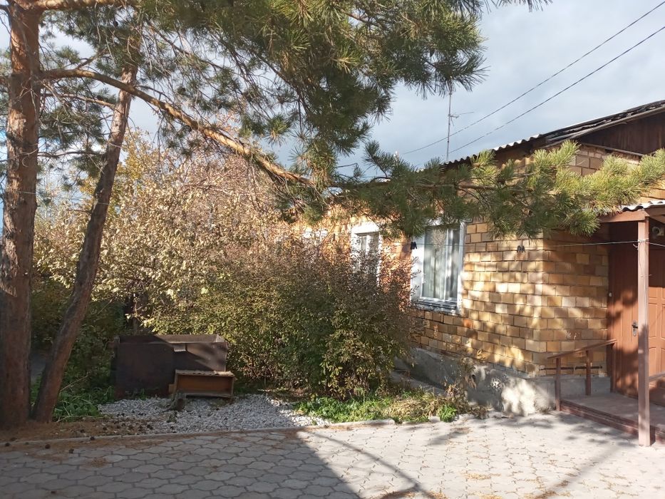 Продаю дом в особняке на два хозяина.