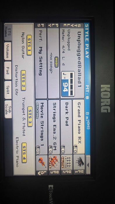 Korg PA600 + състейн педал + експрешън педал + калъф