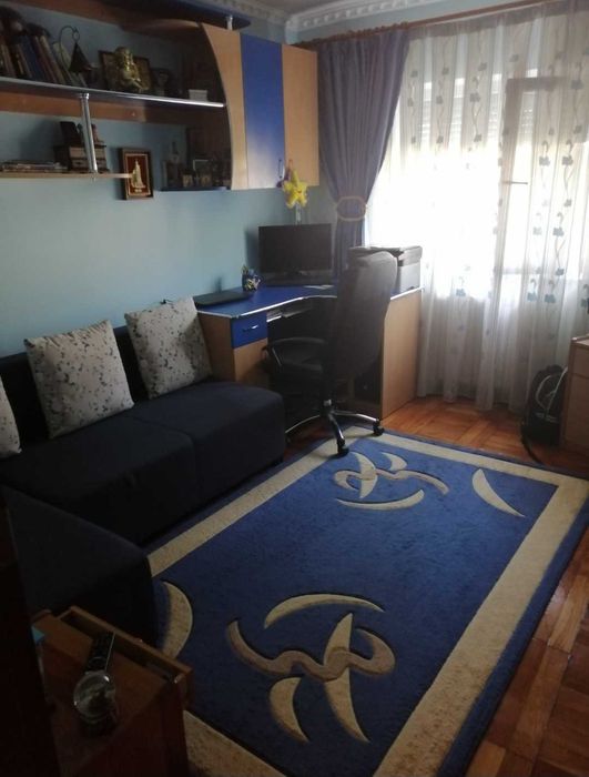 Închiriez apartament