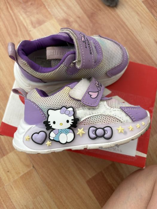 Adidasi Hello Kitty cu luminite LED, marime 23