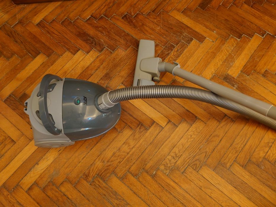 Aspirator mic, cu sac, 1000W