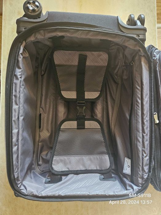 Чемодан Travelpro Crew Versapack Global Carry On Expandable Spinner