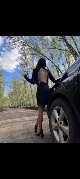 Продам шикарное чёрное платье