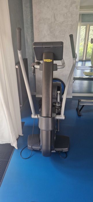 Тренажер эллиптический Technogym