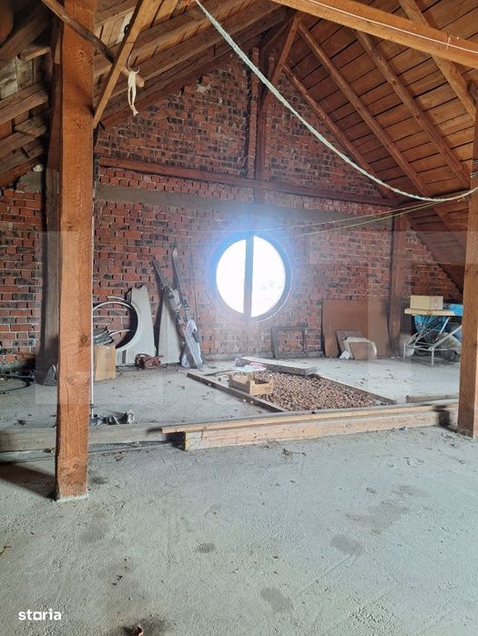 Casa de vanzare, 395 mp, zona Cotu Mic