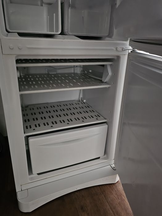 Холодильник Indesit