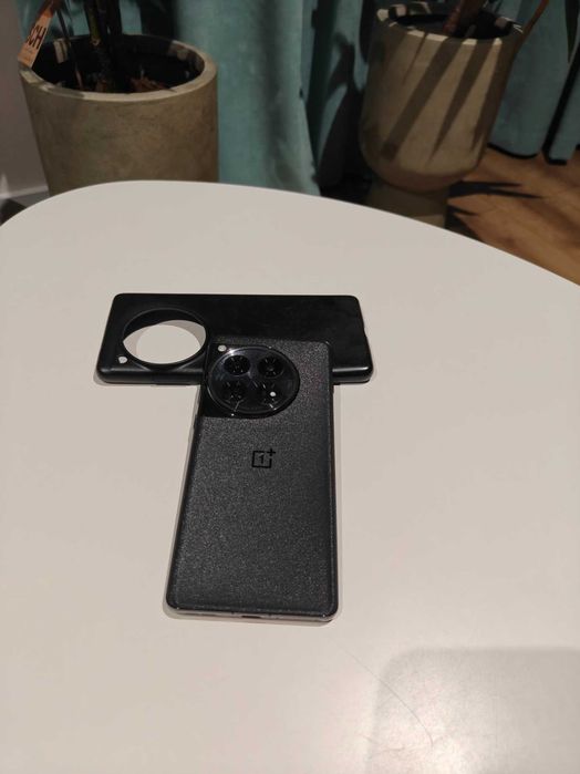 Телефон OnePlus 12 - ползван, като нов
