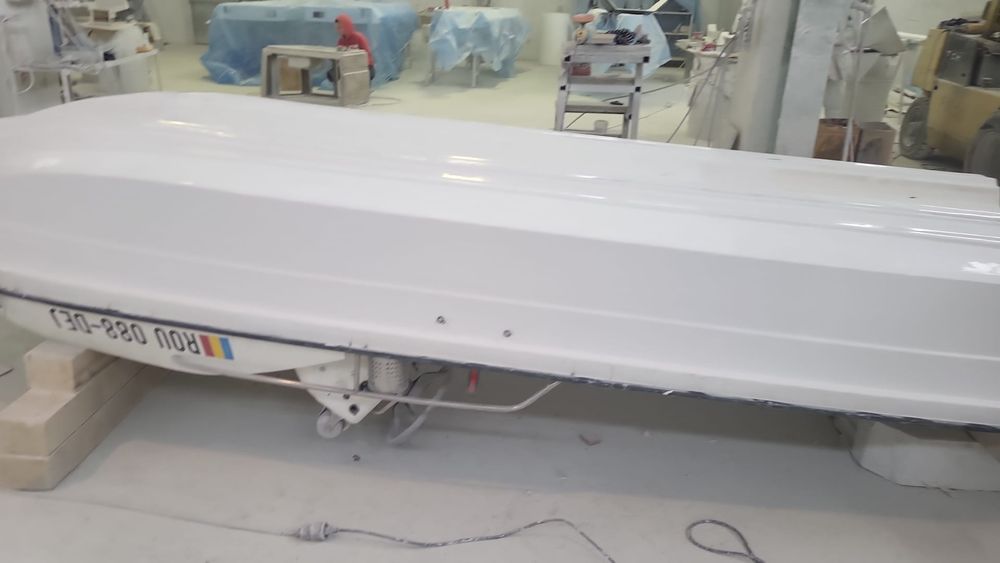 Barca 4.60m  + motor Suzuki 40 nou in rodaj + peridoc