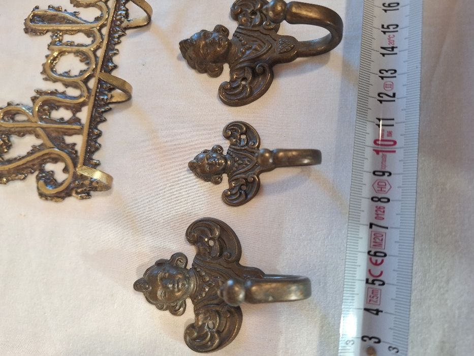 Месингови закачалки стил барок