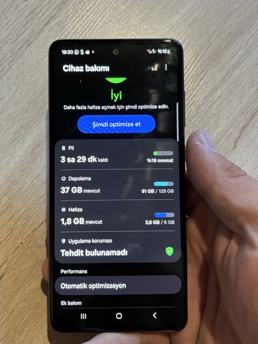 Samsung Galaxy A72 - 128GB / 6GB RAM - Отлично състояние
