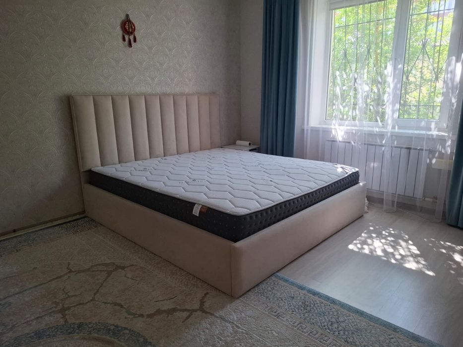 Продам двуспальнюю кровать  180*200 с ортопедическим матрасом