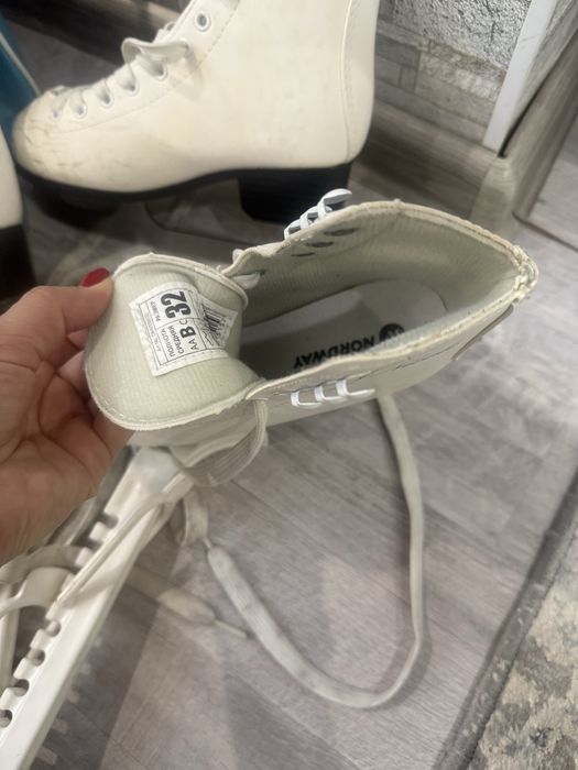 Продам коньки 32,35 размера