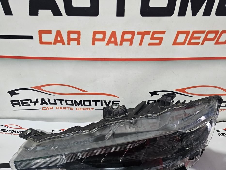 Far stanga led Maserati Levante Facelift 2020 cod  0670152722