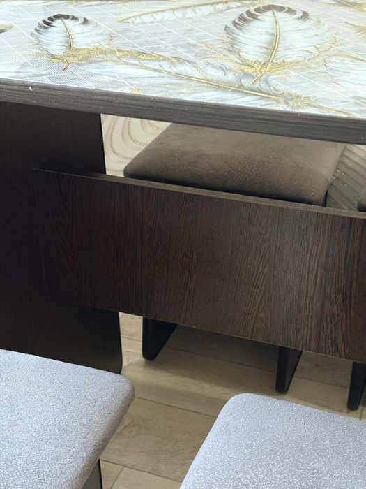 Кухонный стол + 4 табурета (комплект)