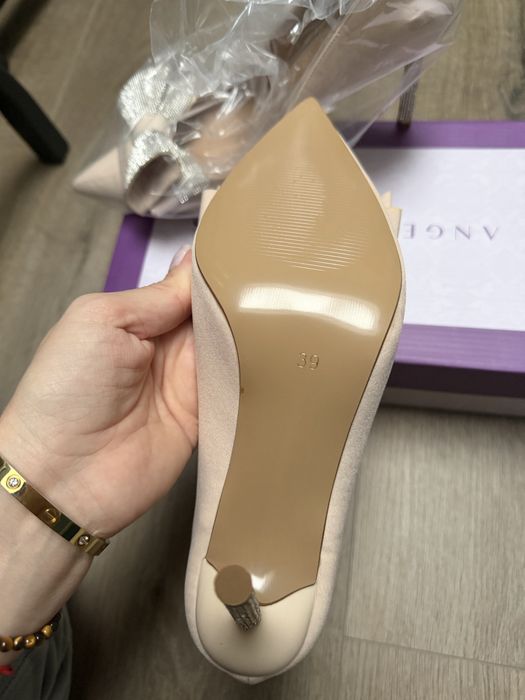 Pantofi eleganti noi