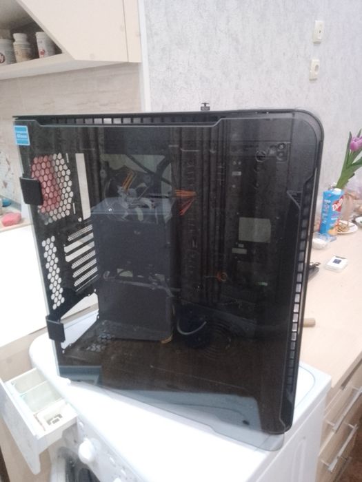 Продам кейс . Thermaltake View 32 TG RGB