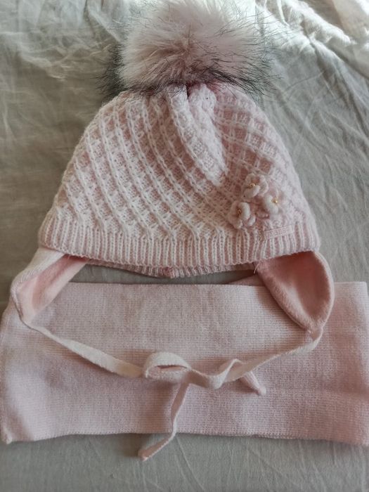 Продаётся зимный комбинизон с шапкой