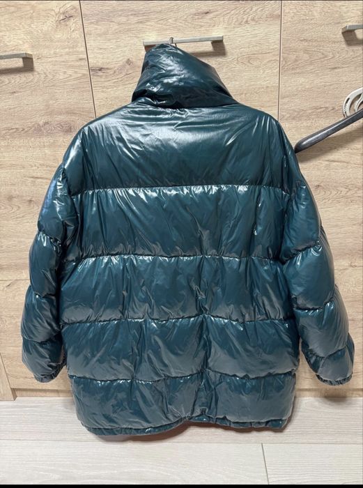 Продам пуховик в нормальном состоянии.