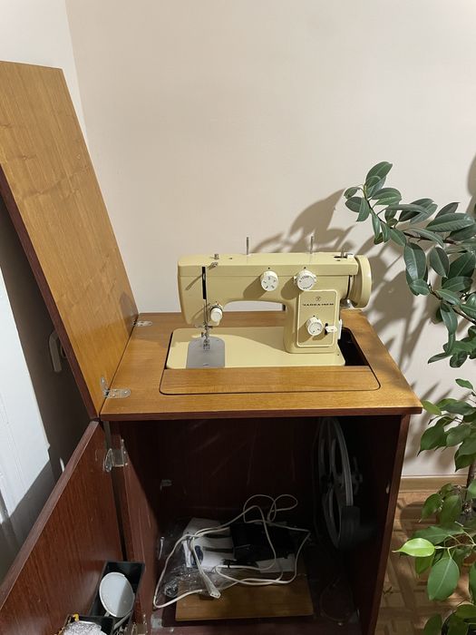 Швейная машинка Чайка 142