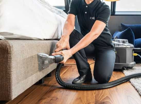 Inchiriez aspirator profesional curatare injectie-extractie Karcher