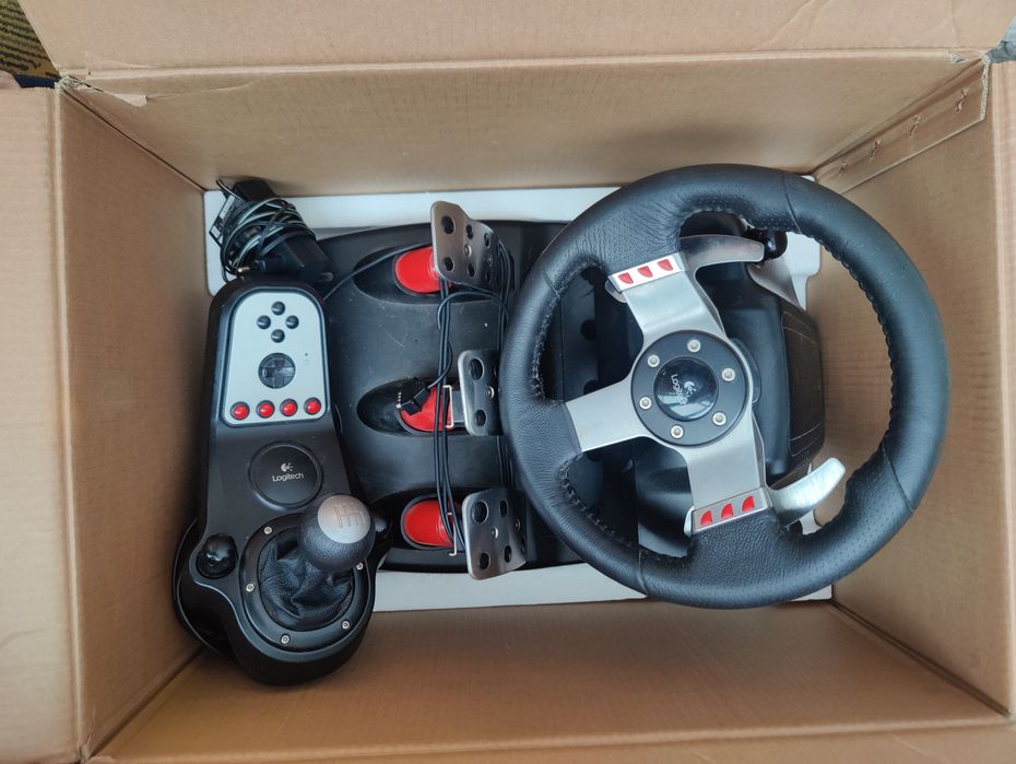 Игровой руль Logitech g27