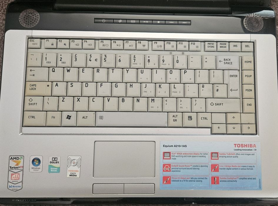 Лаптоп Toshiba Equium A210-1AS / 15.4" / 2GB RAM / 160GB HDD / За части или ремонт.