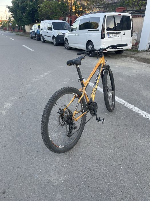 Vand bicicleta pentru munti plimbare si multe altele detalii in privat
