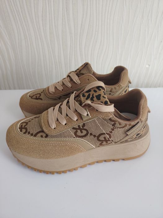 Продам кроссовки