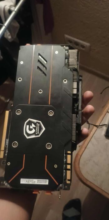 Vând gtx 1070 8gb xtreme gaming rgb cu 3 fanuri