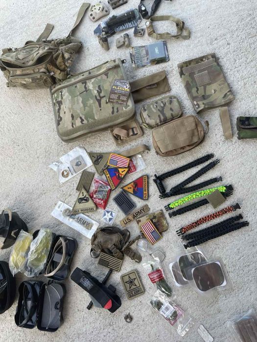 Военен тактически колан и гривни,нашивки и др