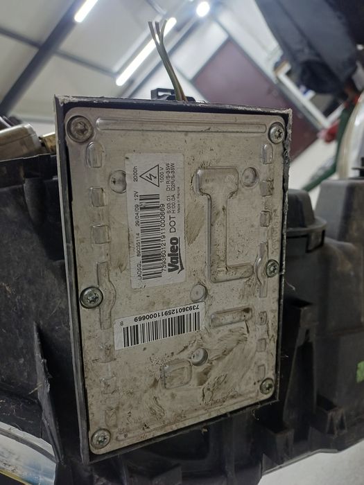 Ляв фар за пежо 607 с оригинален ксенон