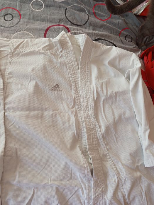 Кимоно Adidas  със всичко на снимката