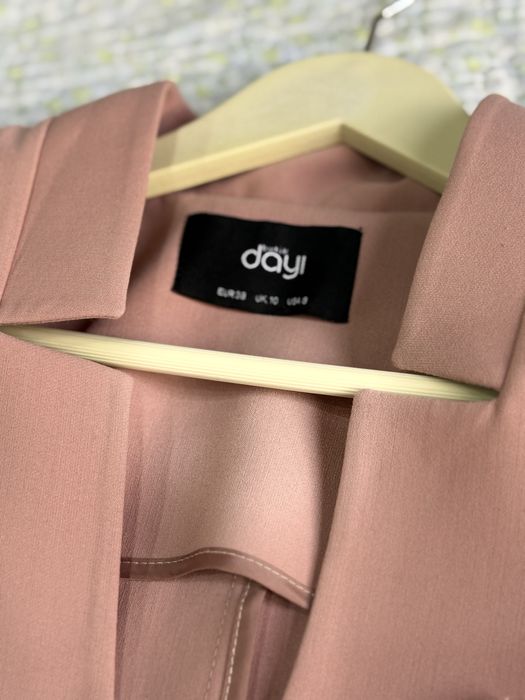 Kastyum/yubka america yangi asli 1200$ 550000 bervoramn garderob tozaw