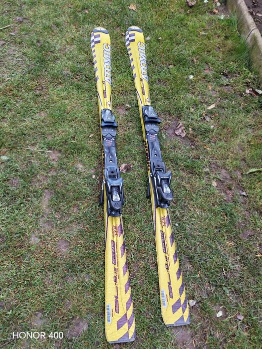 Vând schiuri ATOMIC