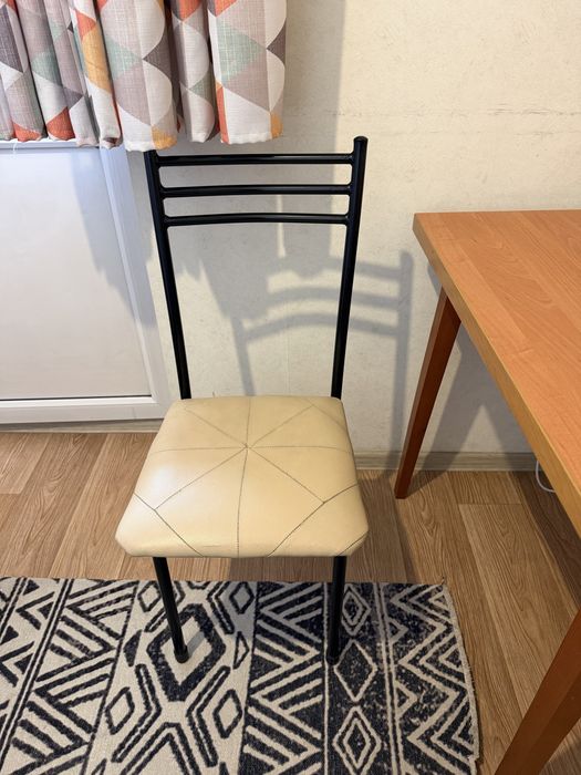 Стол, с 4 стульями