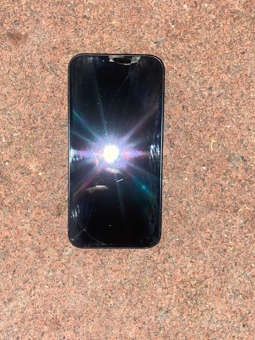 Продаю тринадцатый iPhone