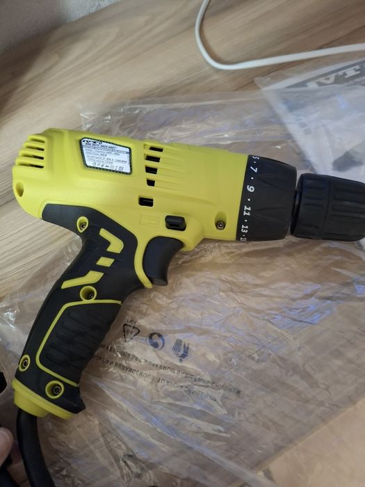 Шуруповерт продам