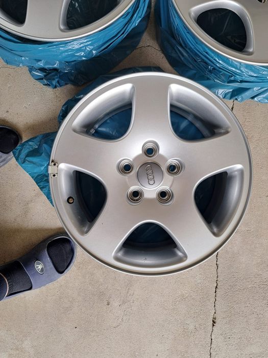Vând jante aliaj originale Audi 5x112, anvelope 205 55 R16