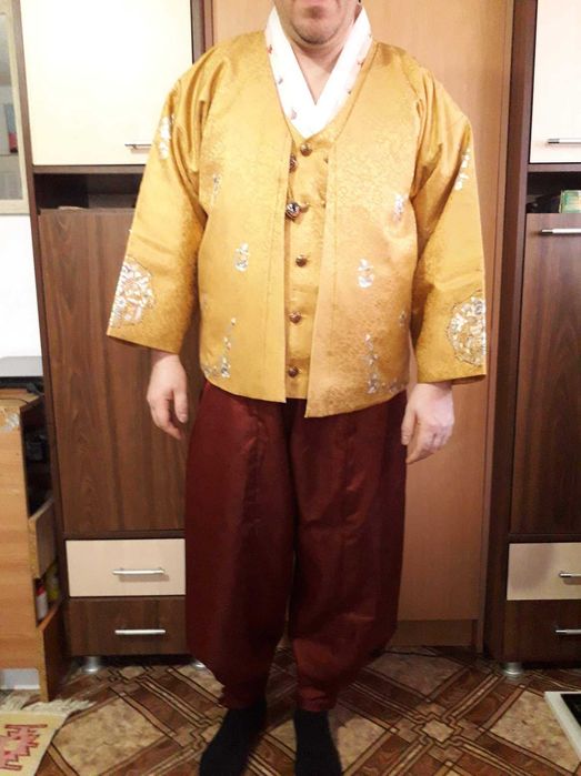 Costume traditionale barbati, origine Coreea si India