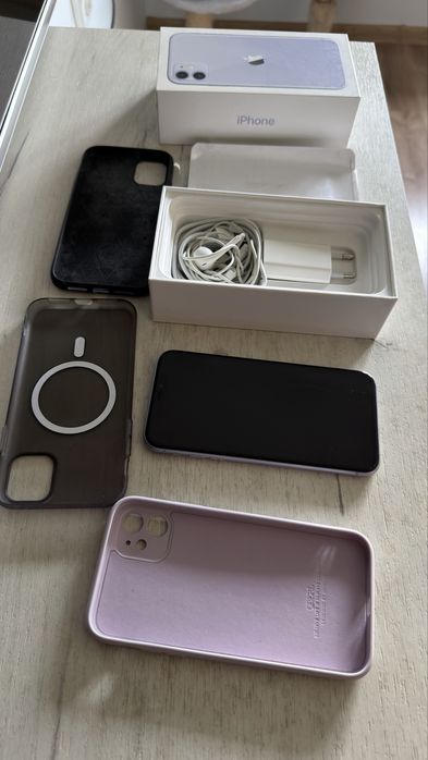 Iphone 11 64gb + 3 кейса