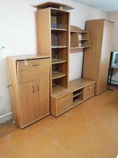 Продам стенку длина 3,50 высота 1,80