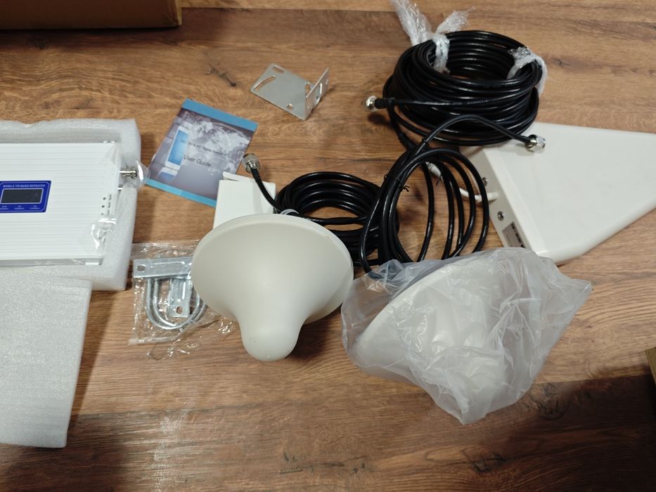 GSM усилвател на сигнал 2/3/4G LTE устройство с две вътрешни антени