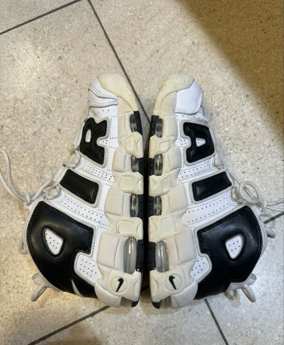 adidași Nike Air More Uptempo - Alb și Negru