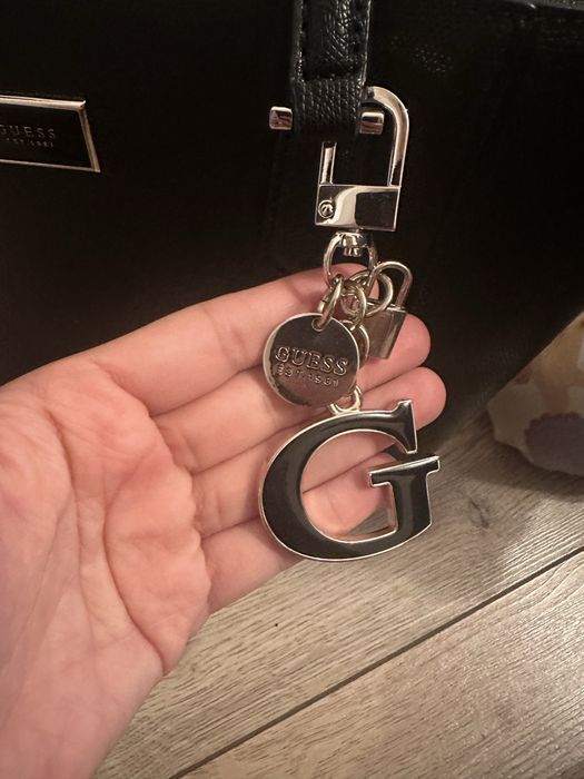 Продам тоут сумку от guess